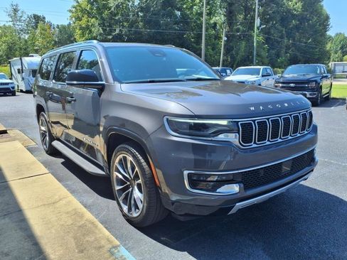 Used 2024 Jeep Wagoneer L Series II w/ Premium Group I AWD/4WD image 3