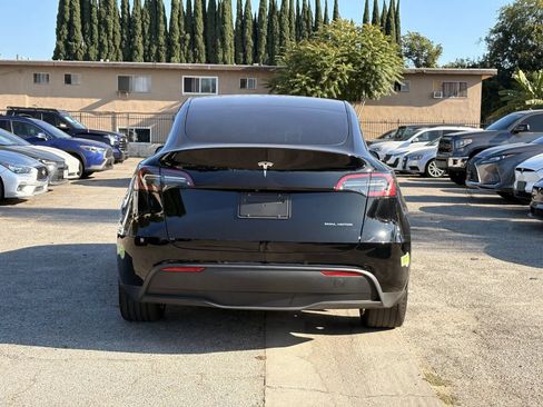 Used 2022 Tesla Model Y Long Range AWD/4WD image 3