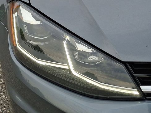 Used 2019 Volkswagen Golf SE FWD image 9