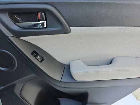 Used 2015 Subaru Forester 2.5i Limited image 23