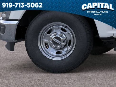 New 2026 Ford F250 XL w/ XL Chrome Package RWD image 21