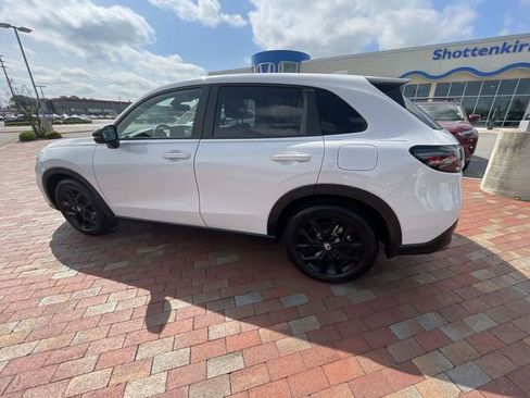 Certified 2025 Honda HR-V Sport image 30