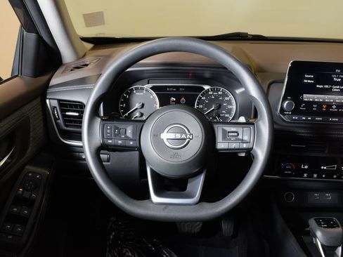 Used 2023 Nissan Rogue SV AWD/4WD image 13