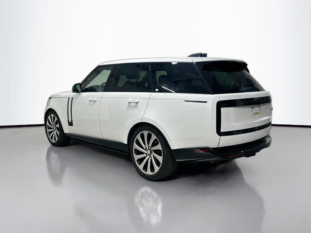 Used 2023 Land Rover Range Rover SE AWD/4WD image 3