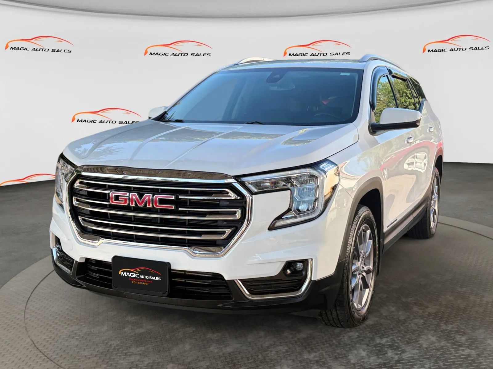 Used 2022 GMC Terrain SLT w/ LPO, Floor Liner Package AWD/4WD image 1