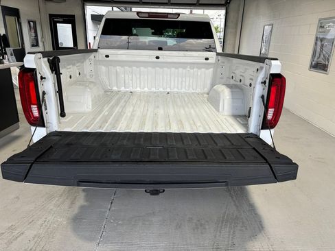 Used 2025 GMC Sierra 1500 SLT RWD image 10