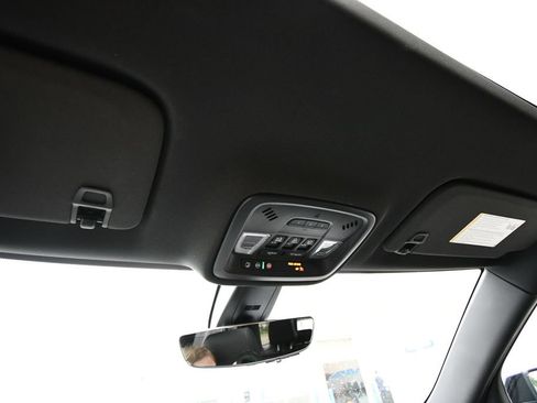 Used 2023 Chevrolet Traverse RS AWD/4WD image 33