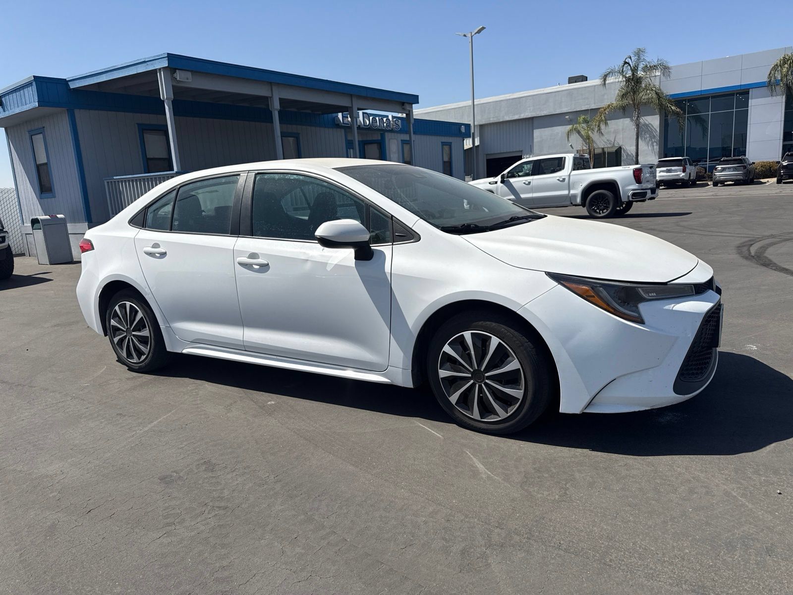 Used 2022 Toyota Corolla LE FWD image 1