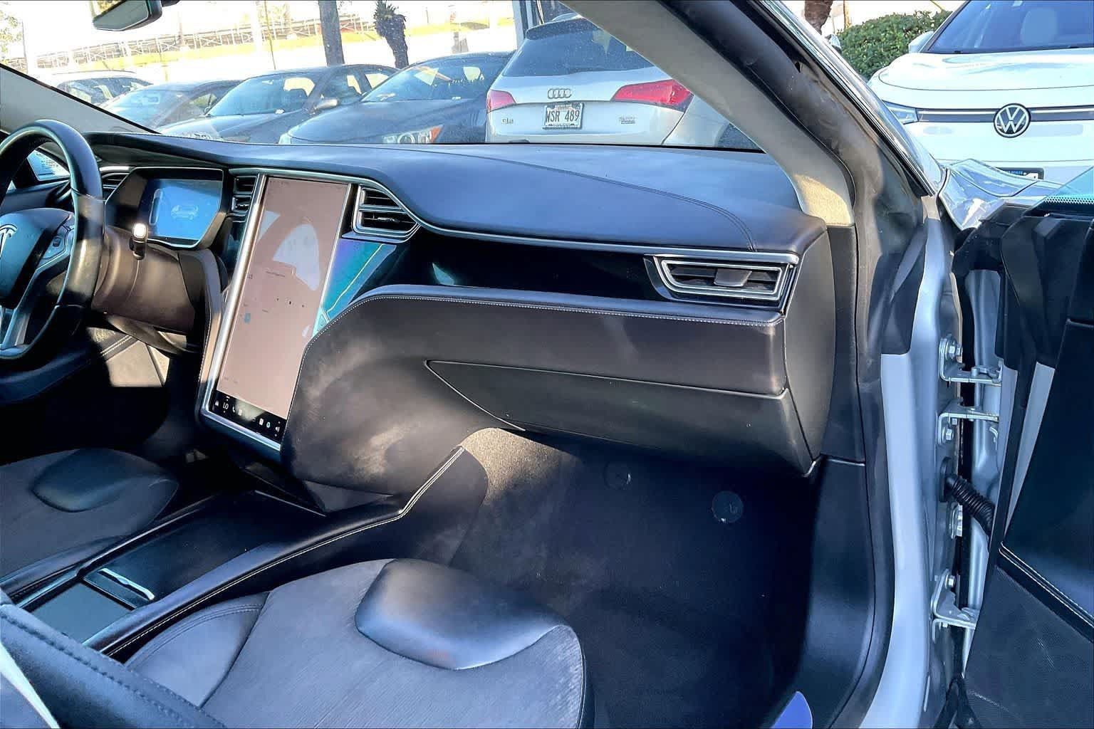 Used 2016 Tesla Model S 70 RWD image 23
