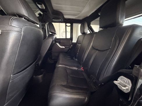 Used 2014 Jeep Wrangler Unlimited Sahara AWD/4WD image 20