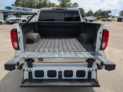Used 2022 GMC Sierra 1500 Elevation w/ Elevation Premium Package AWD/4WD image 13
