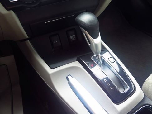 Used 2013 Honda Civic Hybrid Sedan image 16
