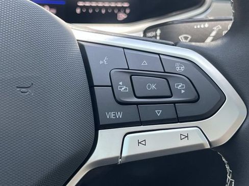 New 2026 Volkswagen Taos SE FWD image 17