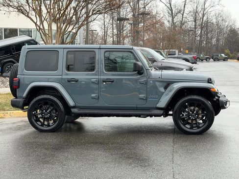 Used 2025 Jeep Wrangler Unlimited Sahara image 5