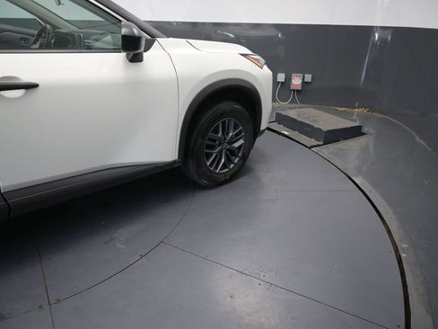 Used 2024 Nissan Rogue S FWD image 20