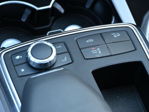 Used 2013 Mercedes-Benz GL 550 4MATIC image 20