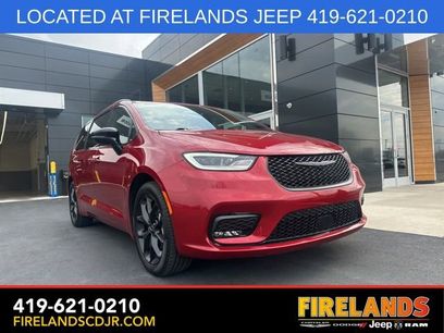 Used 2024 Chrysler Pacifica Limited w/ S Appearance Package
