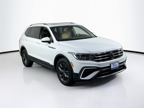 Used 2022 Volkswagen Tiguan SE AWD/4WD image 3