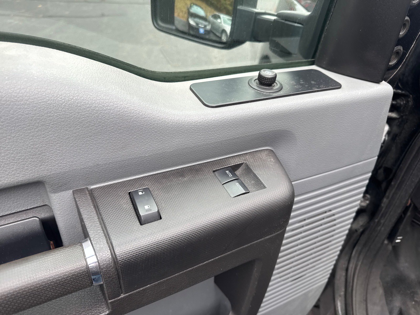 Used 2015 Ford F250 XL w/ Power Equipment Group AWD/4WD image 7