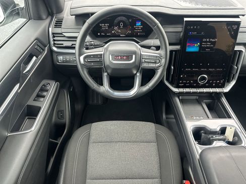 Used 2025 GMC Acadia Elevation AWD/4WD image 17