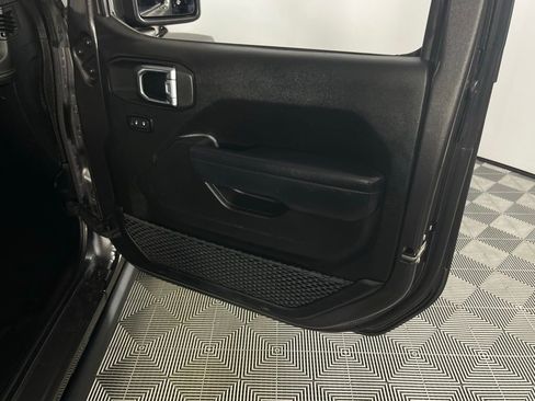 Used 2025 Jeep Wrangler Unlimited Rubicon image 30