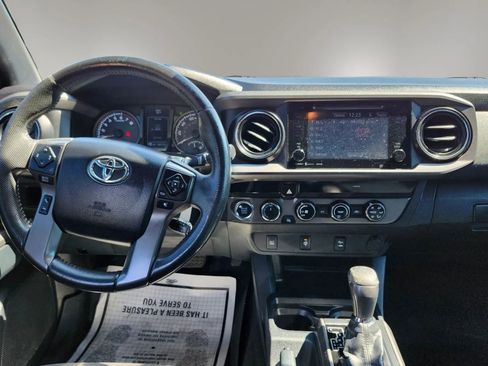 Used 2016 Toyota Tacoma TRD Sport w/ Towing Package image 26