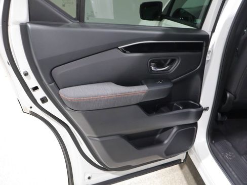 Used 2023 Honda Pilot Sport image 19