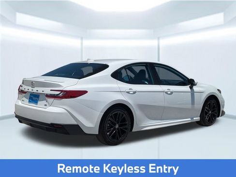 Used 2025 Toyota Camry SE w/ Convenience Package FWD image 6