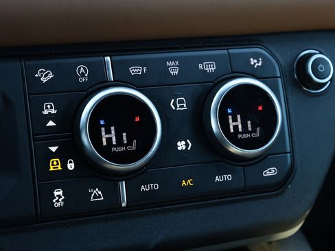 Used 2023 Land Rover Defender 110 X-Dynamic SE image 20