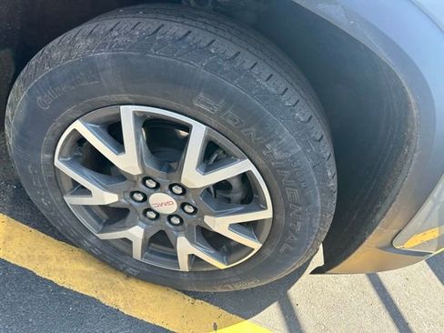 Used 2023 GMC Acadia SLE w/ Driver Convenience Package image 11