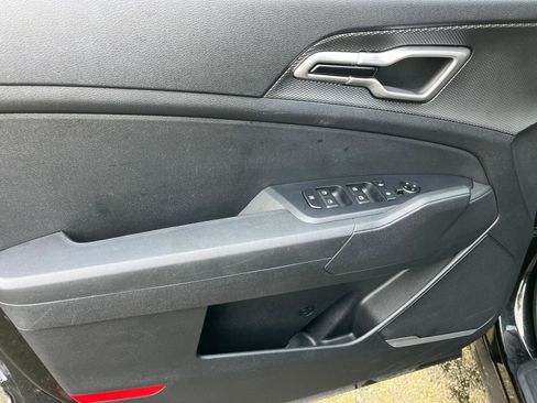 Used 2024 Kia Sportage LX image 18