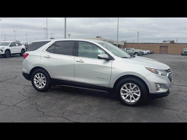 Used 2020 Chevrolet Equinox LT w/ Driver Convenience Package FWD image 2