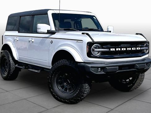 Used 2023 Ford Bronco Outer Banks AWD/4WD image 3