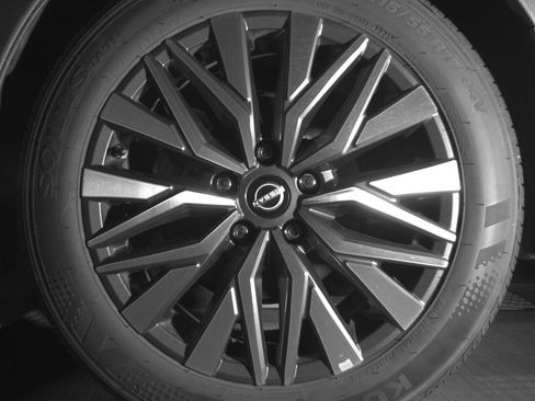 Used 2025 Nissan Altima 2.5 SV FWD image 11