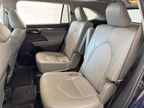 Used 2022 Toyota Highlander Platinum image 42