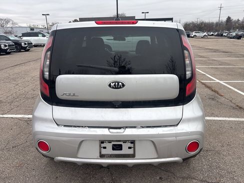 Used 2017 Kia Soul + image 4