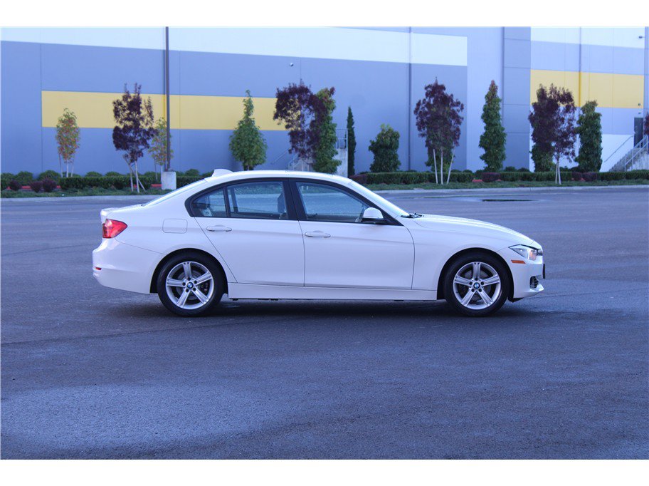 Used 2013 BMW 328i xDrive Sedan AWD/4WD image 4