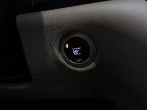 Used 2020 Chrysler Pacifica Touring-L image 37