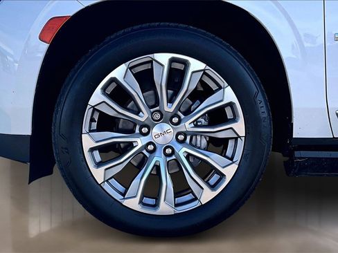 Used 2021 GMC Yukon XL Denali w/ Denali Ultimate Package image 8