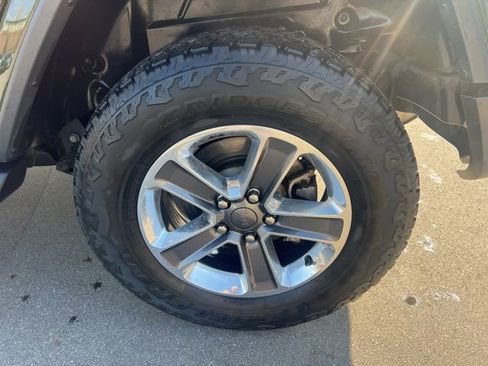 Used 2021 Jeep Wrangler Unlimited Sahara AWD/4WD image 9