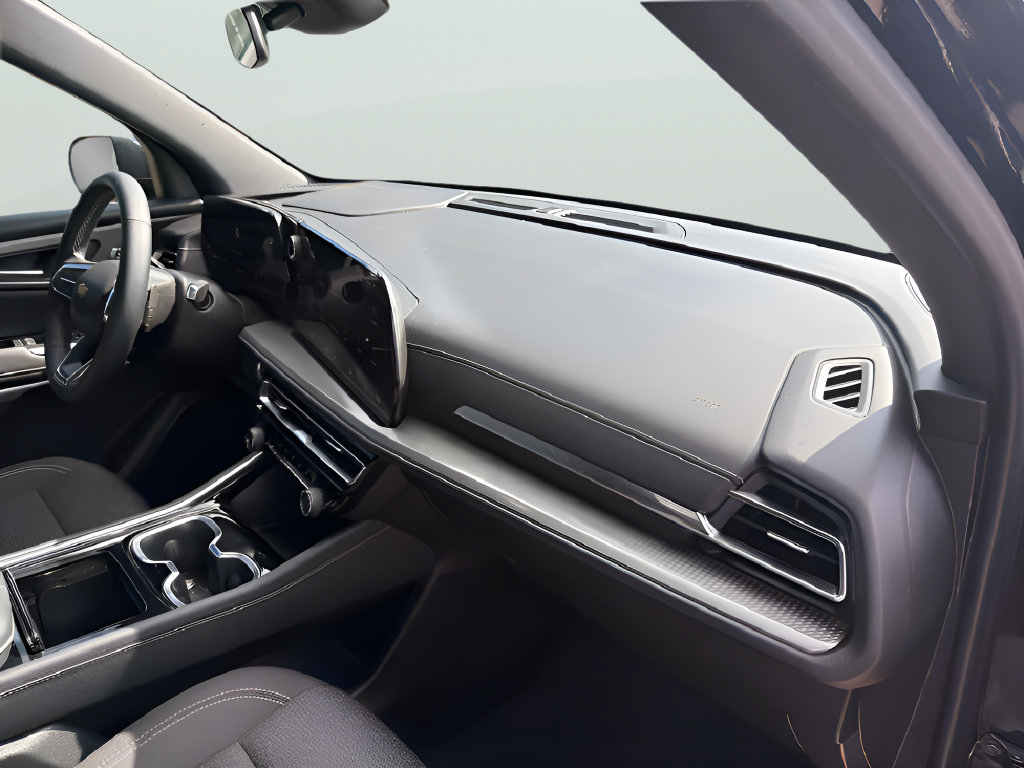 Used 2024 Chevrolet Traverse LS AWD/4WD image 35
