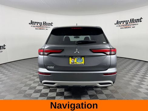 Used 2024 Mitsubishi Outlander SE image 8