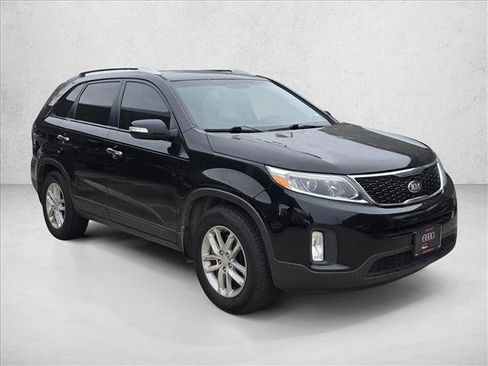Used 2015 Kia Sorento LX image 3
