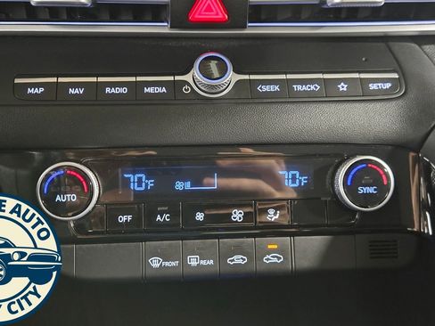 Used 2024 Hyundai Elantra Blue image 15