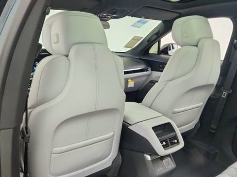 Used 2024 Cadillac Lyriq Sport image 32