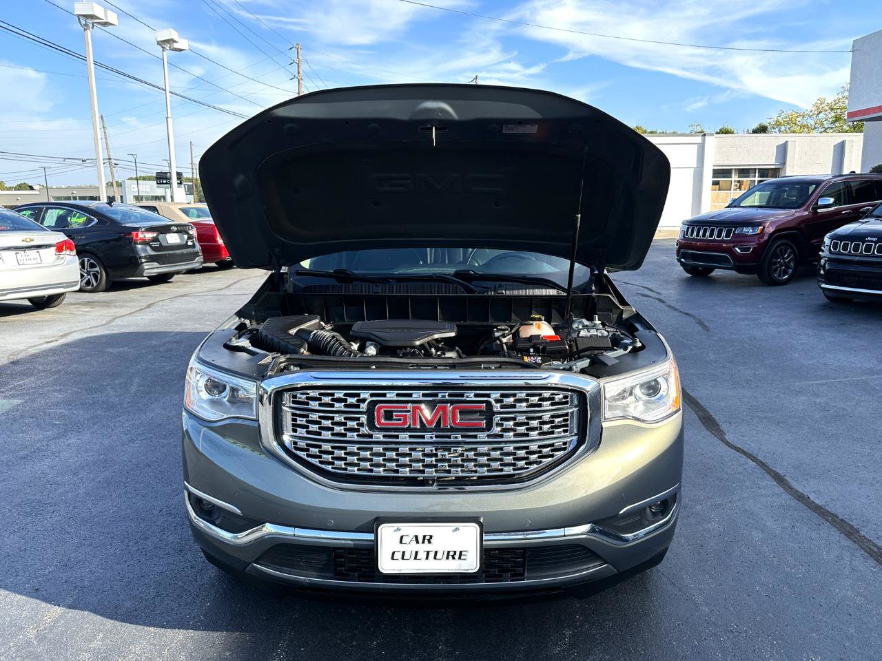 Used 2018 GMC Acadia Denali w/ Technology Package AWD/4WD image 17