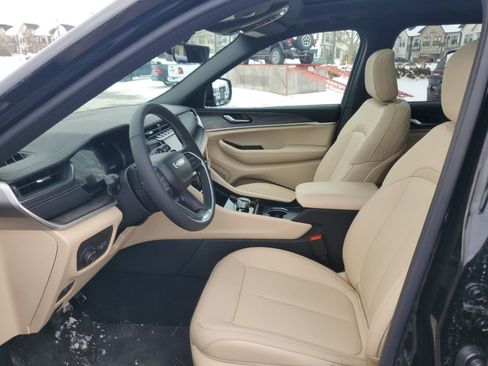 New 2025 Jeep Grand Cherokee L Limited AWD/4WD image 5