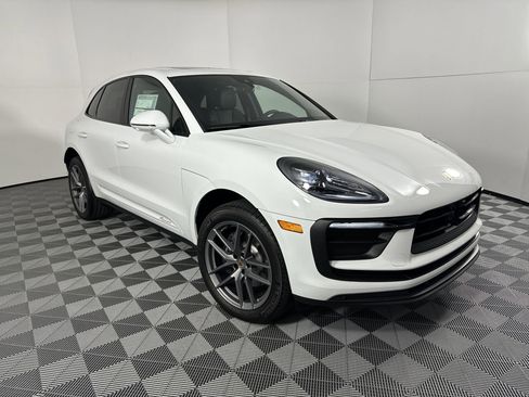 Certified 2025 Porsche Macan image 7