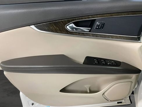 Used 2016 Lincoln MKX Select w/ Select Plus Package FWD image 9