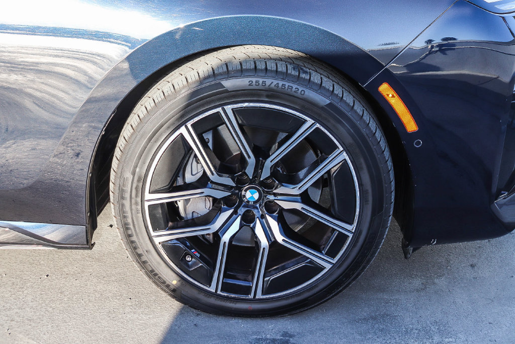 Used 2024 BMW 740i RWD image 11